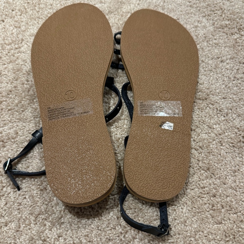 AE Black Gladiator Inspired Sandals - Picture 4 of 4